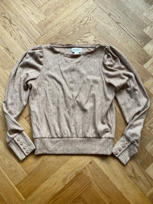 Snygg tröja från Holly & white, Lindex - Fick den här tröjan men jag aldrig använt den och lappen e fortfarande kvar💓