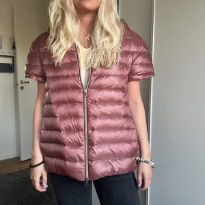 Trekvartsärm jacka - Såå fin och trendig jacka med korta ärmar! Perfekt nu till hösten