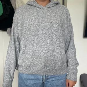 Stickad hoodie  - Aldrig använd, hur snygg som helst. Pris kan diskuteras 