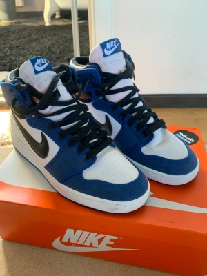 Jordan 1 - Storlek 42-1/2  Inga större tecksn på användning.  Köpt från Restocks ✅  