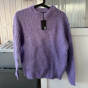 Stickad tröja  - Stickad tröja, aldrig använd  Storlek S 99kr