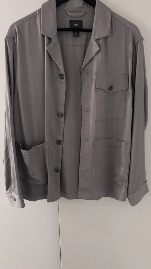Grå overshirt - Cond 10/10 inte använt sen jag köpte den 