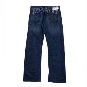 vintage replay spellout jeans - säljer dessa ascoola broderade replay jeansen som har aldrig använts och har inga defekter. pris kan alltid diskuteras. om du har frågor så är det bara att kontakta mig.