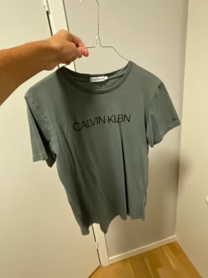 Calvin klein  - Storlek 16år gammal knappt använd 