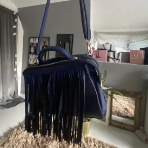 Unik väska  - Litet hål i innertyget men inget som stör 