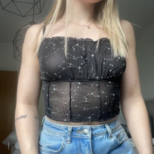 Fest topp  - Superfin fest topp som tyvärr inte kommer till användning, finns sjusterbara axelband