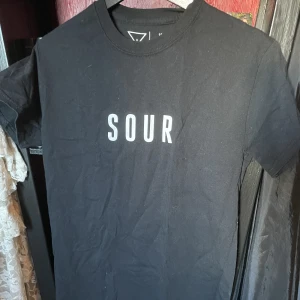 T-shirt - Köpte den på junkyard för ett tag sedan men har endast fått användning för den 1 gång🖤