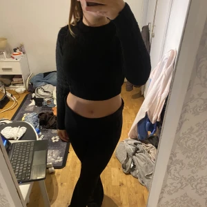 Svart stickad tröja - Jättefin och mjuk. Aldrig använd. Superbra bas plagg till hösten!🍁