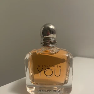 Armani parfym In love with you - Knappt använd, fick som gåva men passar inte mig :) 100ml, går för 1200 nypris.