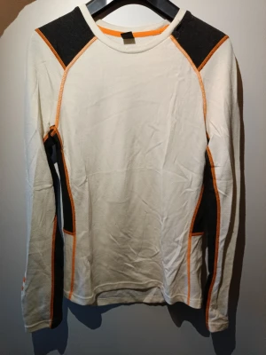 Långärmad underställs tröja i storlek S - En långärmad underställs tröja i storlek S! 