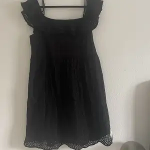 En svart klänning från odd Molly 