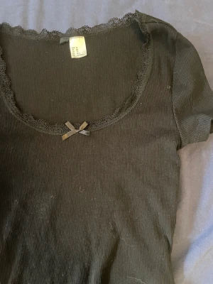 Hm tröja - Jätte fin svart hm tröja