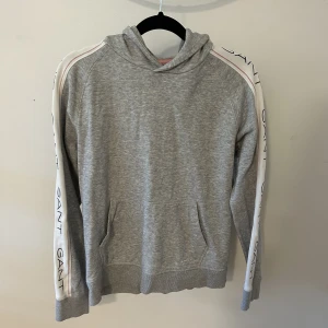 Gant hoodie - Gant hoodie strl S 200kr
