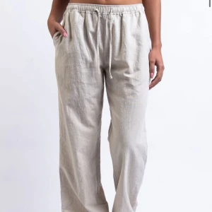 Madlady linnebyxor - Aldrig använda, glömde returnera dom i tid så försöker sälja dom här, finns inga defekter💕 orginalpriset- 599kr