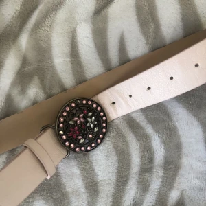 Rosa Skärp - jätte snyggt rosa skärp, minns ej vart de är köpt 💕