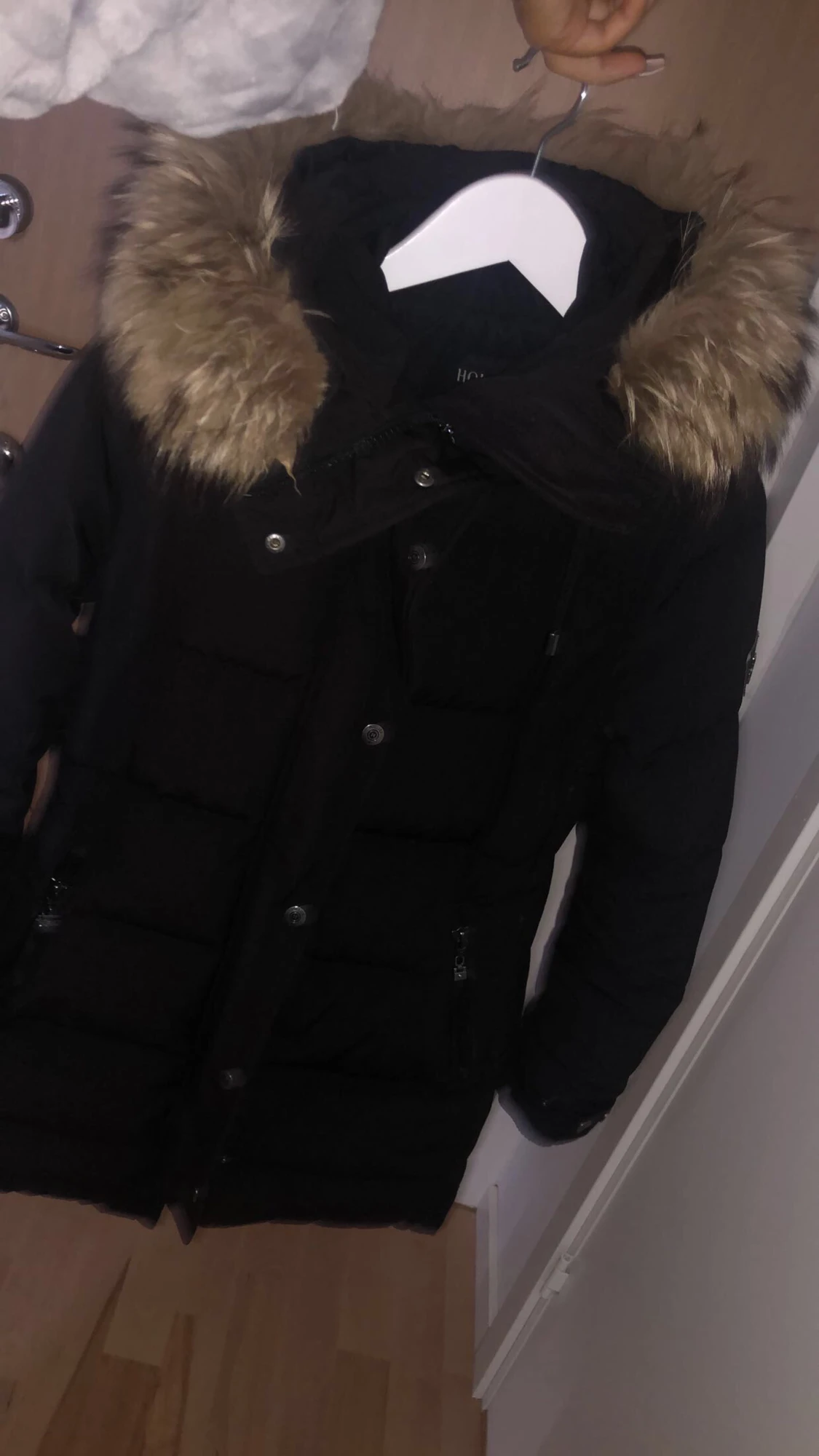 Hollies jacka dam  - 90