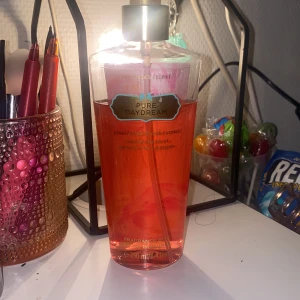 Victoria’s Secret Parfym  - Jag säljer mina parfymer för att jag inte tycker dom passar mig riktigt och jag inte har någon användning för dom längre.   Pris kan diskuteras. 