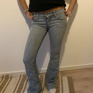 Juicy couture jeans !! - Så coola och vintage, är lite sönder trampade där nere 