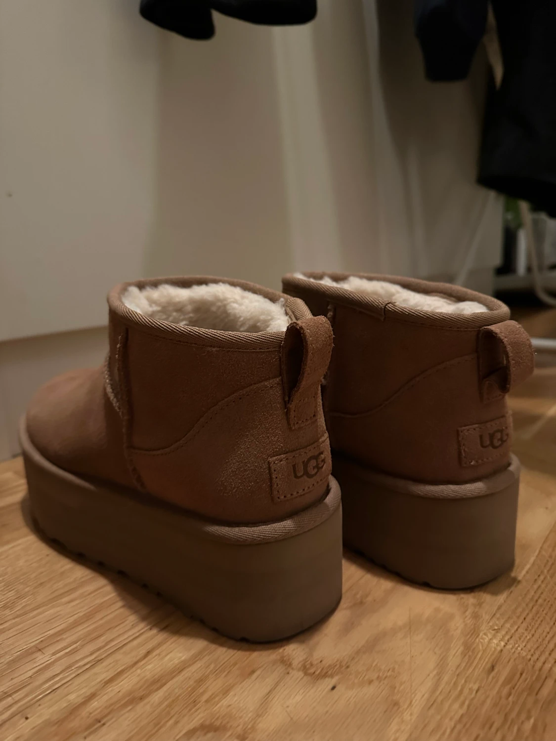 Ugg CLASSIC ULTRA MINI PLATFORM - 90