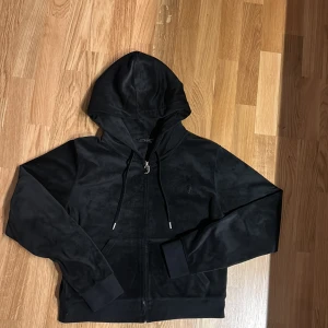 Juicy Couture dress under och överdel - Använd men inget märkbart slitage.