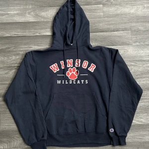 Champion Winsor Hoodie  - Snygg champion Hoodie i storlek S! Bara att skriva om du undrar över något🙏