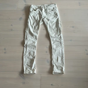 Dondup jeans - Snygga dondup jeans. Ser lite skrynkliga ut men sitter bra på.