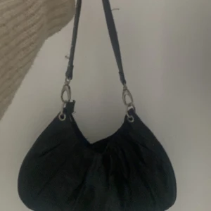 Väska - säljer denna slit fina handväska❤️ den är från ett märke som heter ”zoul”