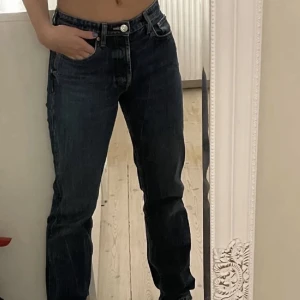 Zara jeans - Ett par skit snygga jeans från zara som nästan aldrig använt pågrund utav storlek, 36. Mer bilder om du är intresserad 
