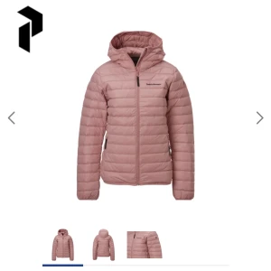 Rosa jacka  - Rosa jacka från peak köpt för 2699 men ganska andvänd därav priset🩷🩷