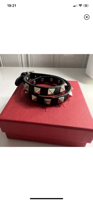 SÖKER - Söker lite stlm stil smycken för typ 40kr beror p lite vad de e🫶hör av dej om du säljer nå sånt❤️