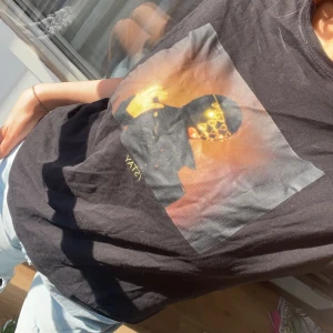 Tshirt med tryck - Tryck framtill, märket /stay