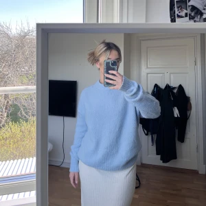 Turkos stickad tröja - Säljer nu denna turkos stickade tröja från lager 157💓