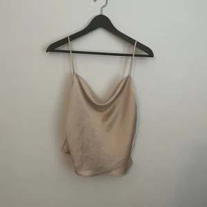 Satin topp - Från zara, aldrig använd