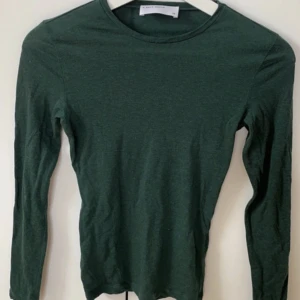 långärmad topp - liknar intimissimi i tyget och pass formen