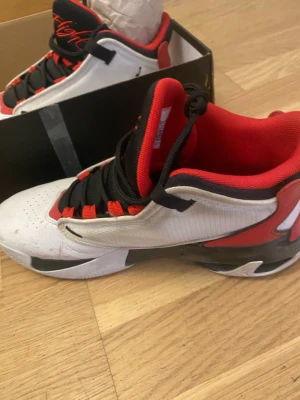 Jordan max aura 4 - Jordan 4 aura max använda flera gånger pris kan sänkas vid snabb köp
