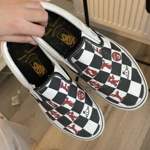 Vivienne Westwood Vans - Snygga skor från collab med Vivienne Westwood och Vans! I princip nästan ej använda! 