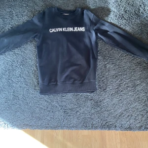 Calvinkleinjeans - En basic sweatshirt minns ej vad jag köpte den för men jag säljer denna för 150kr