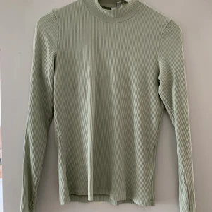 Grön topp - Se bilder! Köparen står för frakten