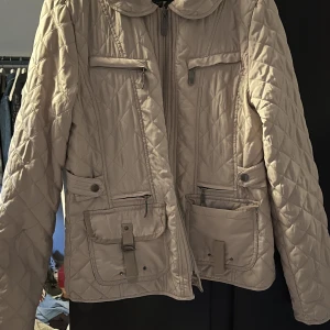 Beige jacka - Beige jacka 