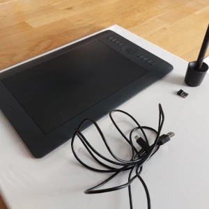 Wacom intuos pro m - En wacom intuos pro medium från 2019 fungerar felfritt
