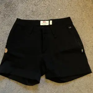 Fjällräven shorts i storlek 34/26, aldrig använda! Köptes för 800kr