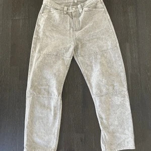 Weekday Jeans - Hej, jag säljer nu mina jeans i mycket bra skick! Weekday(modell galaxy) strl. 30 i båda, Pris 500kr DRDENIM(modell OMAR) strl 31/30, pris 250kr 