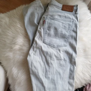 Levis mile high super skinny - Knappt använda men blivit för små.