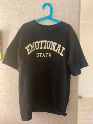 T-shirt - En jätte fin t-shirt som är väldigt skön. Den kostade i orginal pris 100kr men säljer den för 40kr plus frakt 😍