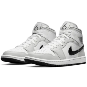 Söker! - Söker dess Jordan 1 mid i nån av dessa färger i storlek 38,5/39 kan betala som mest 1400