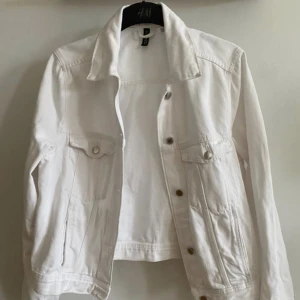 Jeansjacka  - Jeansjacka som ny! 