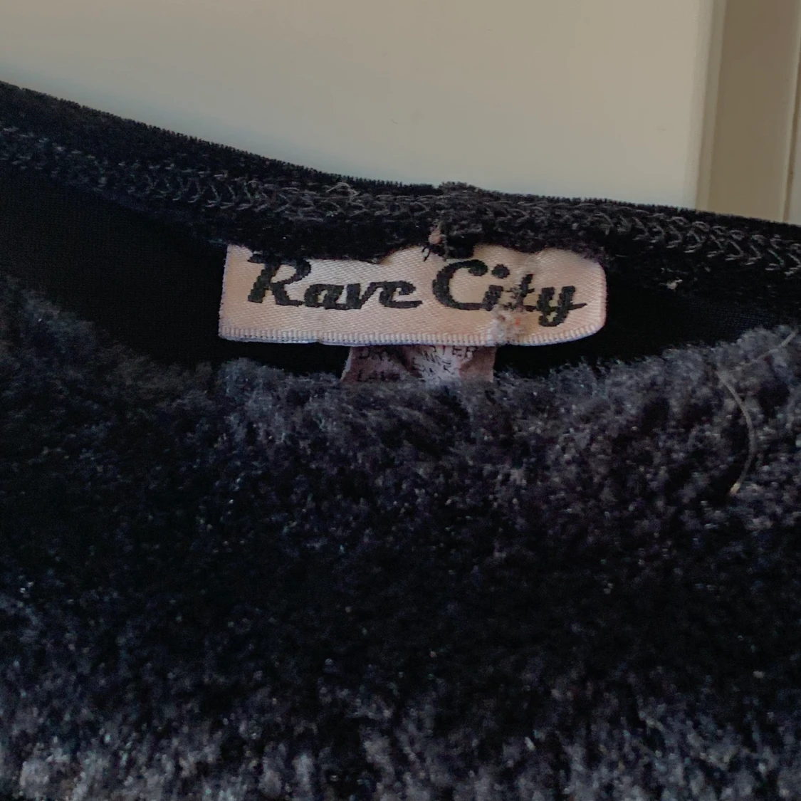 Sammet crop top med pälskant - 90