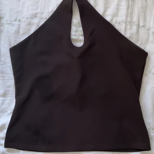 Brun topp - Säljer då den blivit för stor för mig. 