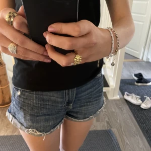 Hollister shorts  - Snygga jeansshorts från hollister, säljer då dom inte passar mig som jag vill. Köparen står för frakt 💕