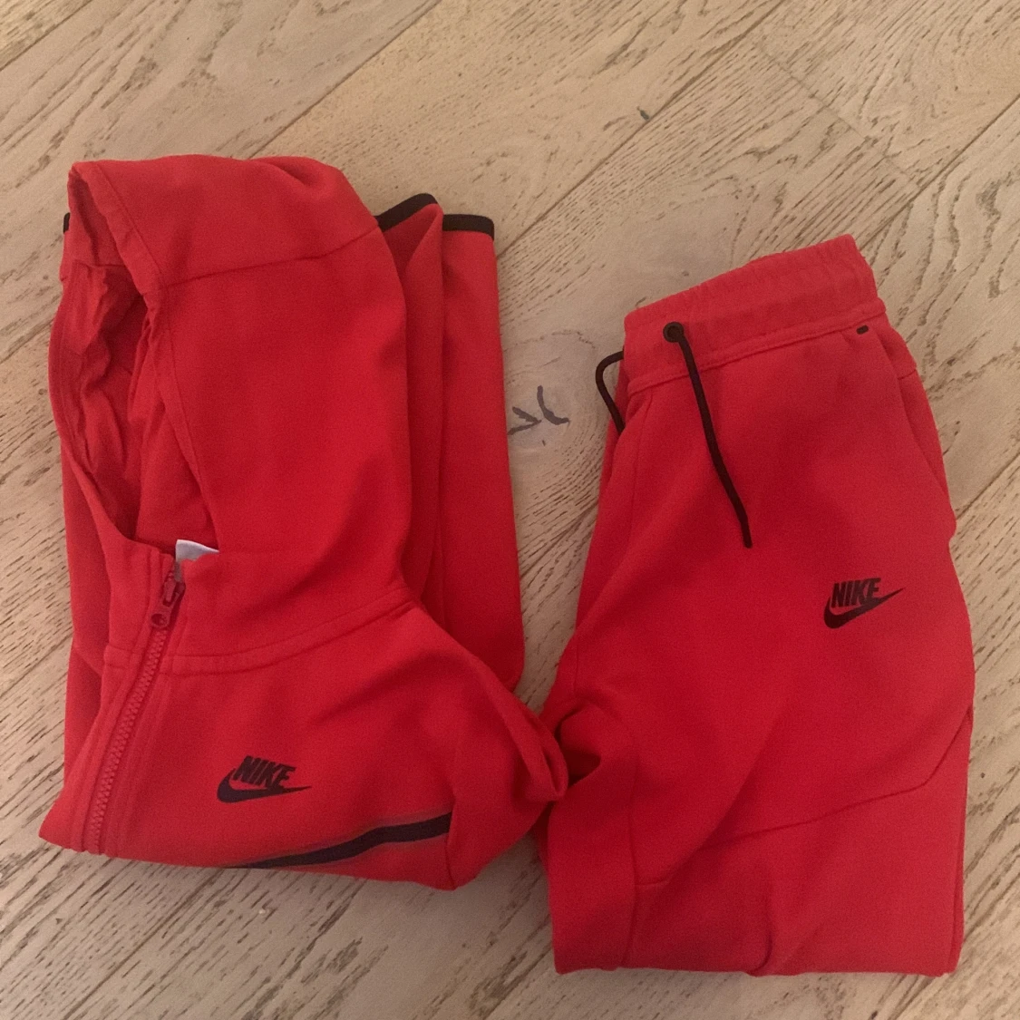 Nike tech fleece röd  - 90